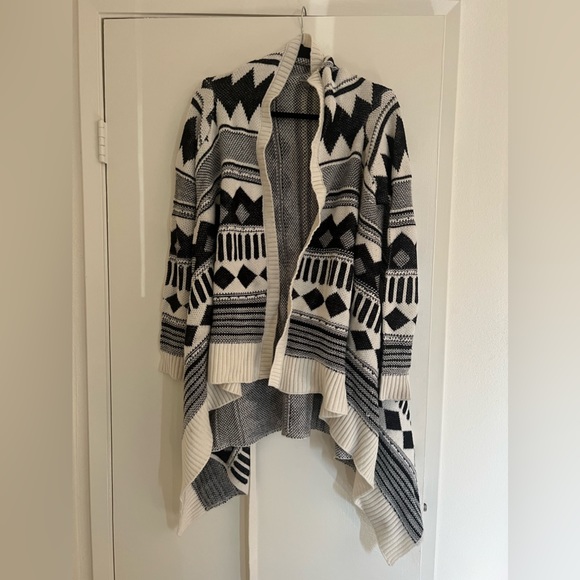Long Asymmetrical cardigan/sweater. - Picture 4 of 4